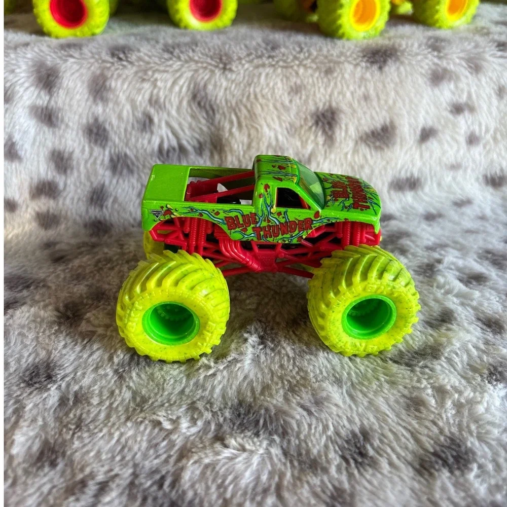 Hot Wheels Monster Jam Blue Thunder Monster Truck Neon Green Red 1:64 00605DFT